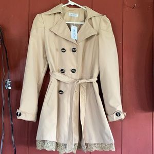 NWT short trench coat with cute details!